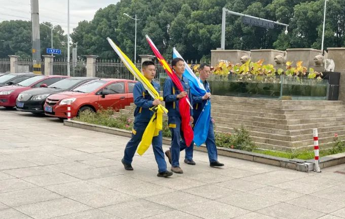 “喜氣洋洋同迎國慶，祝福綿綿共擁國旗”國慶升旗儀式順利舉行