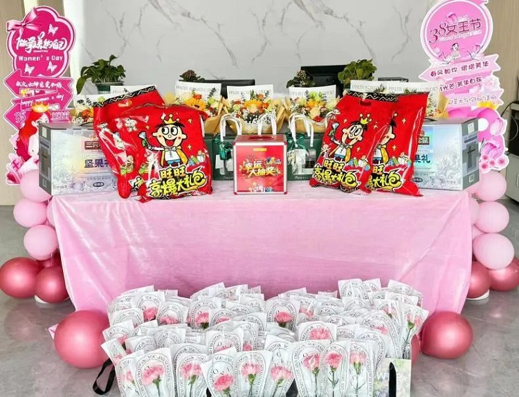 求精新材料祝各位女神笑靨如花，一生不減芳華！